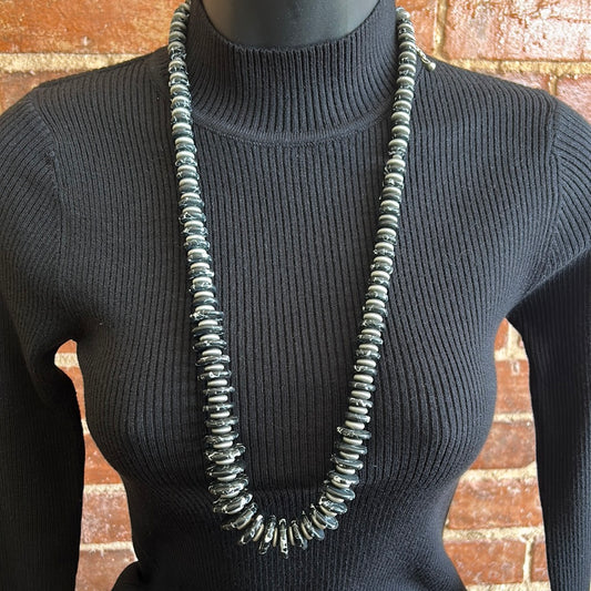 36" Faux Navajo Pearl & Black Disc Necklace