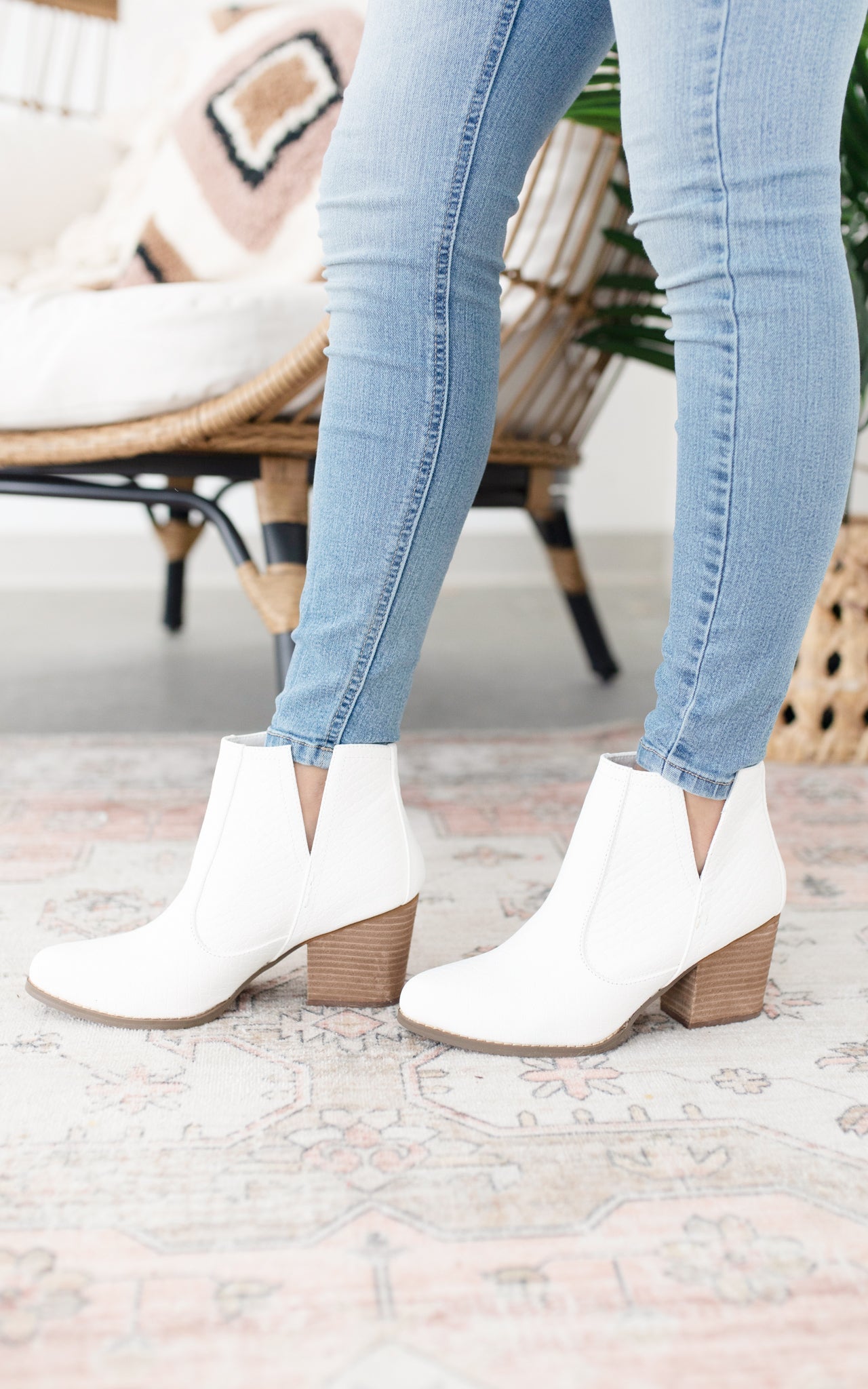 Tarim Bootie in White